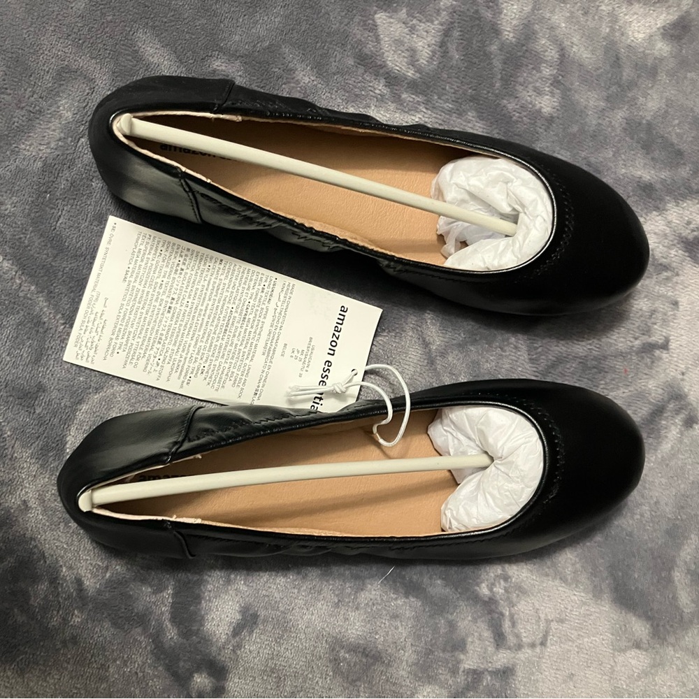 NWT Amazon essentials black ballet flat size 8